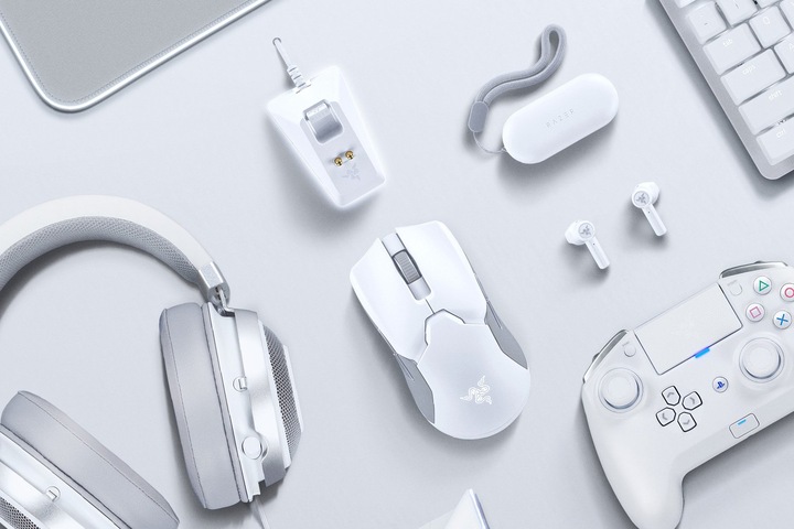 Actual product image Razer Viper Ultimate with Dockingstation (Cable)