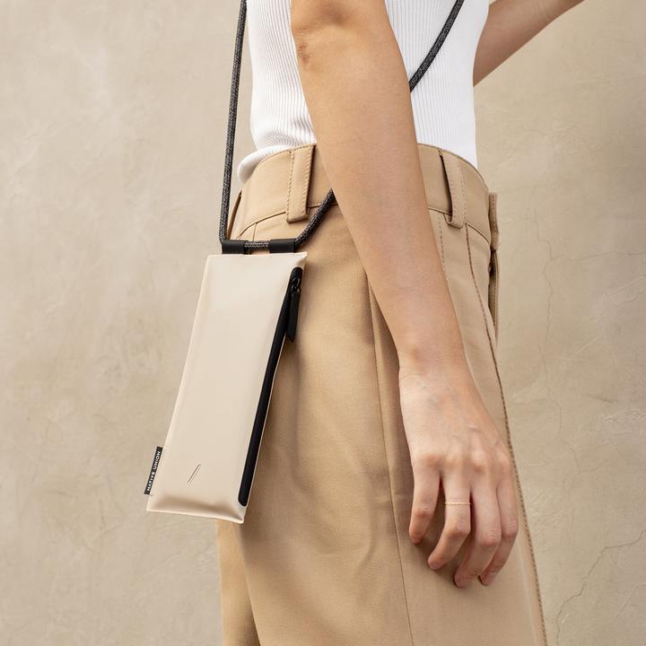 Actual product image Native Union Sling Tech Pouch (Apple iPhone 12, Apple iPhone 12 mini, Apple iPhone 12 Pro, Apple iPhone 12 Pro Max, Apple iPhone 13, Apple iPhone 13 mini, Apple iPhone 13 Pro, Apple iPhone 13 Pro Max)