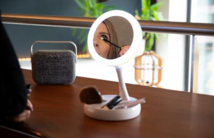 Actual product image Grundig LED cosmetic mirror light foldable