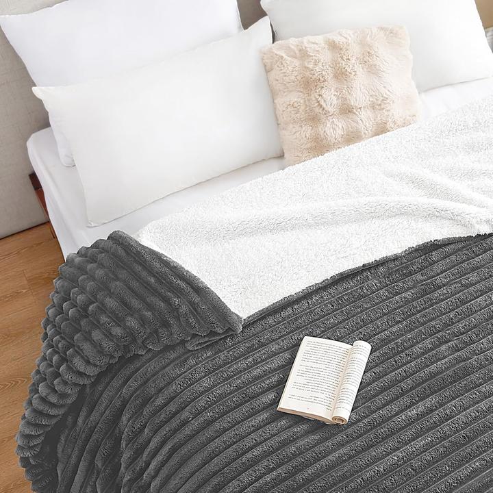Produktbild Wave Sherpa Kuscheldecke, 220 x 240 cm