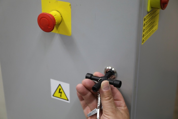 Actual product image BGS Clé universelle pour armoire technique