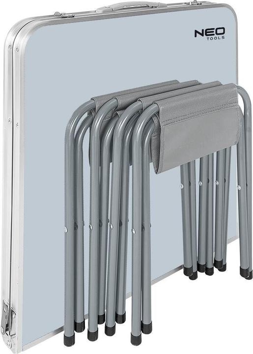 Image du produit Neo Un ensemble composé d'une table de camping et de 4 chaises, plié dans une valise