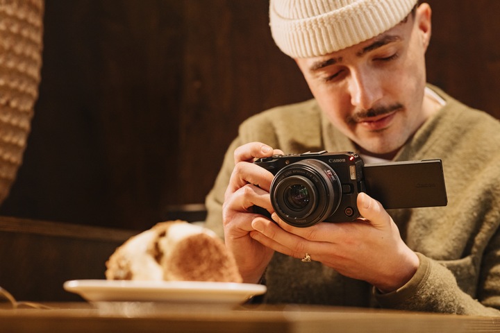 Produktbild Canon EOS R50V Gehäuse (24 Mpx, APS-C / DX)