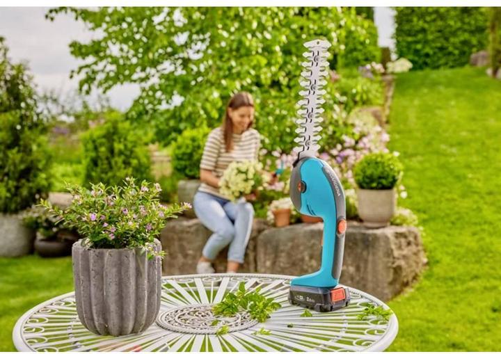 Actual product image Gardena Cordless grass and shrub shears PowerCut 20/18V P4A solo (Rechargeable battery operated)