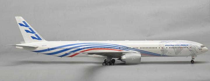 Actual product image Tamiya 1:144 Boeing 777-300ER