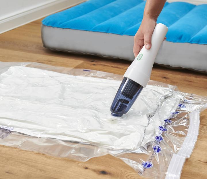Produktbild Westfalia Akku Zyklon Handsauger Home & Car 12Volt, 9-teilig, Saug- und Blasfunktion