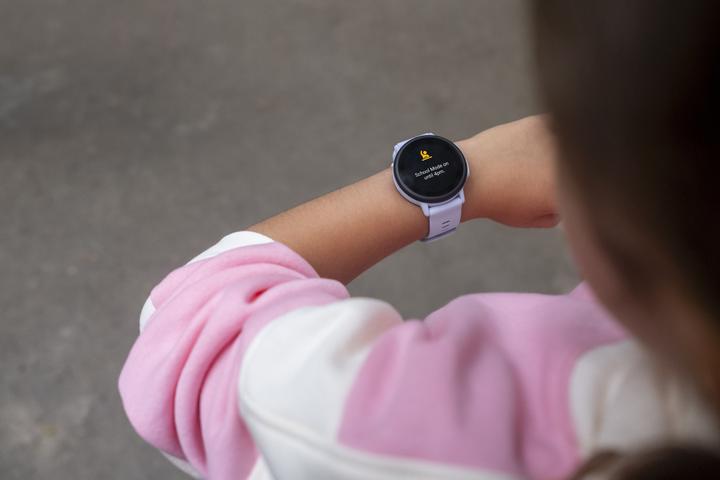 Actual product image Garmin Bounce 2 (43 mm, 4G)