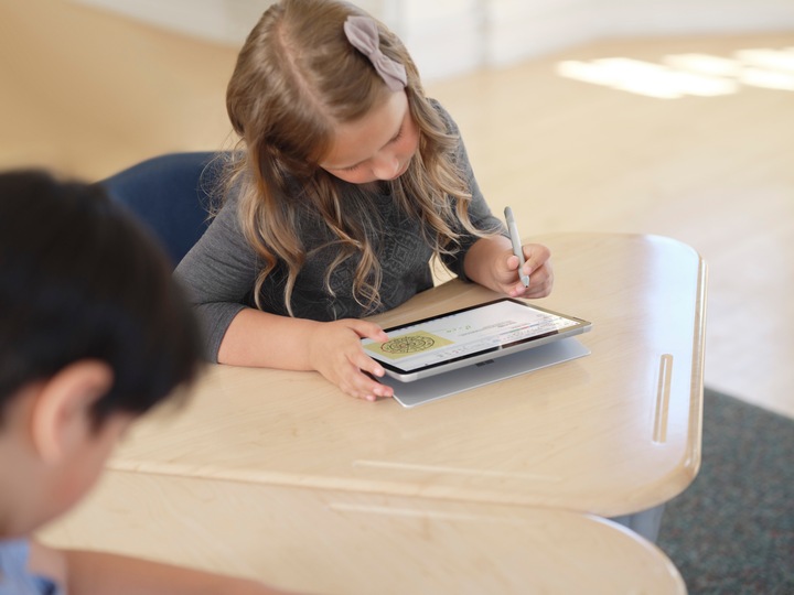 Actual product image Microsoft Classroom Pen 2 for business