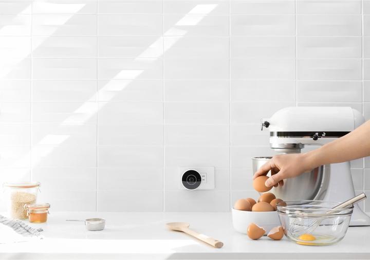 Actual product image Logitech Plug Mount White