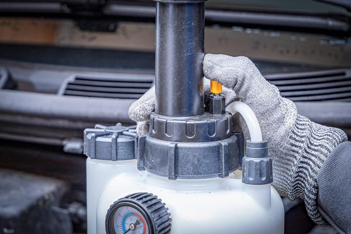 Actual product image BGS Brake and clutch system bleeder kit