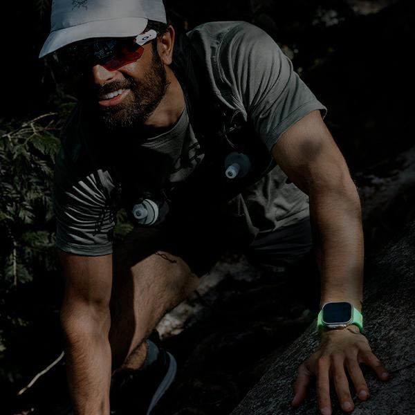 Actual product image Uniq Stride SE Apple Watch strap 42/41/40mm FKM Rubber Strap lume (Aluminum, FKM Rubber)