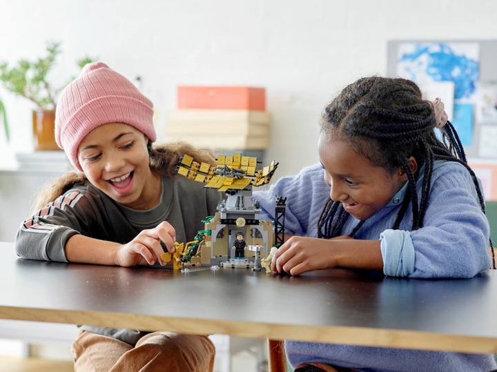 Actual product image LEGO Wonder Woman vs. Cheetah (76157, LEGO DC)