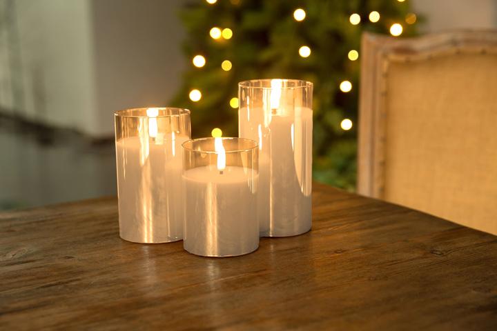 Actual product image Goobay 3er-Set LED-Echtwachs-Kerzen im Glas, gold-transparent (3 x)