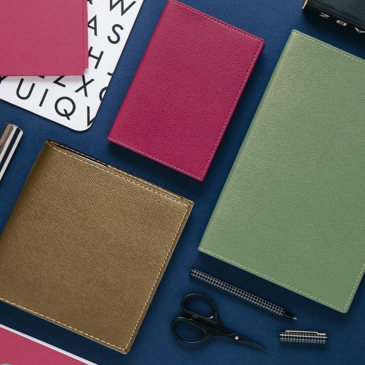 Actual product image Quo Vadis Agenda Randonnee FR Club 2023 003646Q framboise, 1W/2S, 9x12,5cm (9 x 12.5 cm, French)