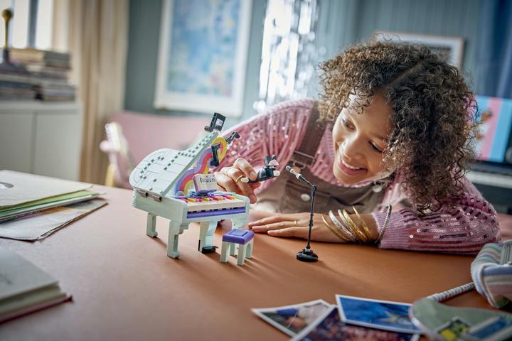 Produktbild LEGO Deko-Klavier mit Katze (31392, LEGO Creator Expert)