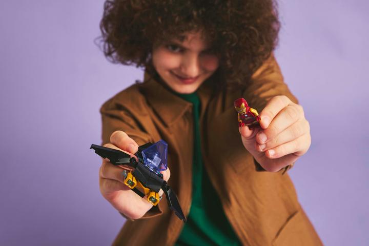 Produktbild LEGO Iron Man Auto und Black Panther vs. Red Hulk (76310, LEGO Marvel)