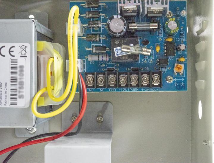 Produktbild PNI ST5B 12V 2A Spannungsquelle mit USV-Backup, Metallbox für Zugangskontroll- und Überwachungssyste (Netzwerk Videorecorder (NVR))