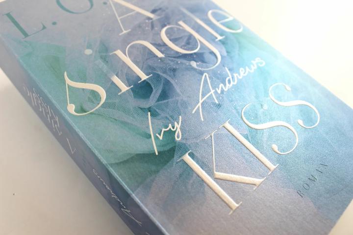 Actual product image A single kiss (German, Ivy Andrews, 2020)