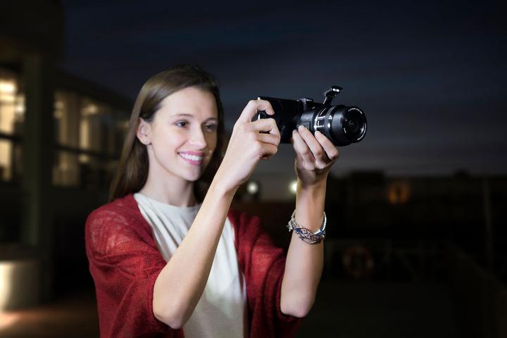 Produktbild Sony ILCE-QX1 SmartShot Kamera Body (20.10 Mpx, APS-C / DX)