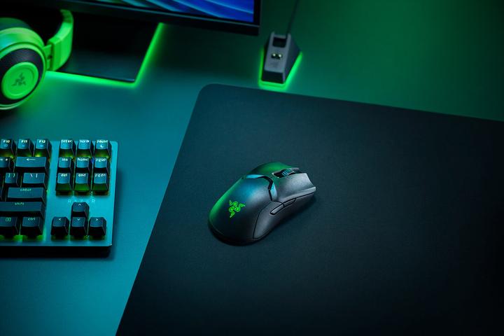 Actual product image Razer Viper Ultimate with Dockingstation (Wireless)