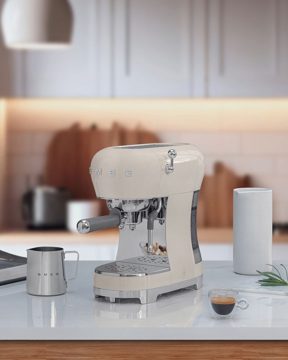 Actual product image Smeg ECF02CREU (EU plug)