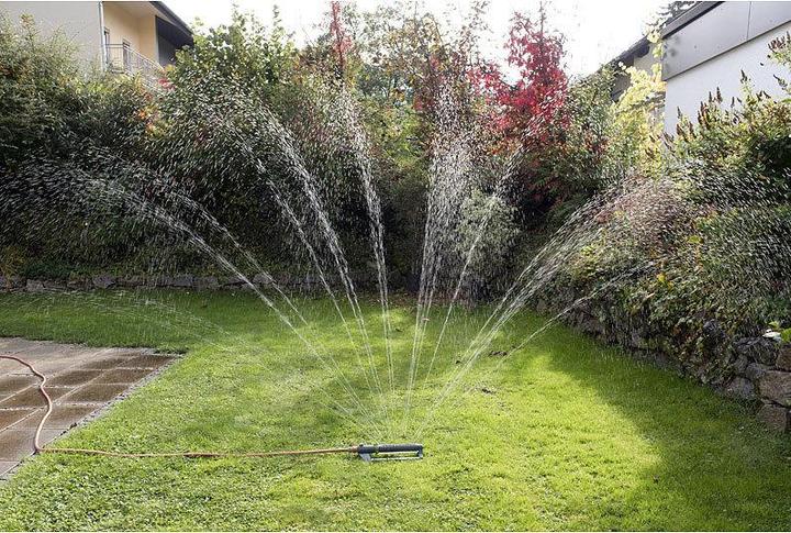 Produktbild Royal Gardineer Oszillierender Viereckregner mit Schmutzsieb (Viereckregner)