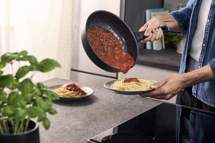 Immagine prodotto Zwilling - Madura Plus Ceramic Saute Pan - Sort - 24 cm (24 cm, Padella per friggere, Alluminio)