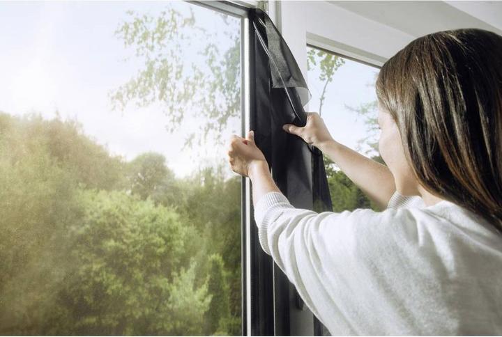 Image du produit tesa Grille anti-pollen, pour les personnes allergiques, à sceller, y compris bande Velcro autocollante (130 x 150 cm)