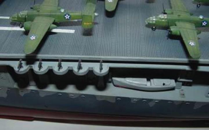 Image du produit Trumpeter Porte-avions USS Hornet CV 8