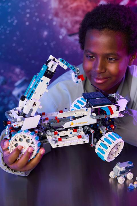 Produktbild LEGO Lunar Outpost Mondrover-Raumfahrzeug (42211, LEGO Technic)