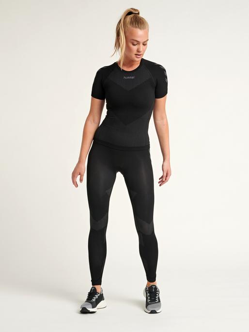Actual product image hummel First Seamless Jersey S/S Woman (S)