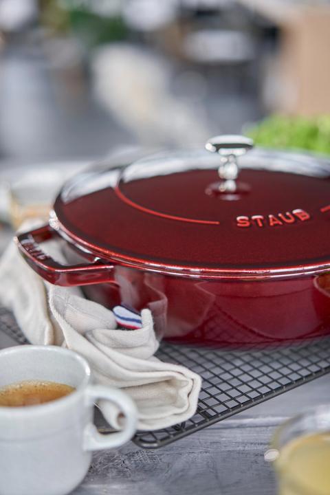 Actual product image Staub 40511-512-0 Roaster with chistera, suitable for induction, cast iron, grenadine (24 cm, Casserole + Stewpot, Cast iron)