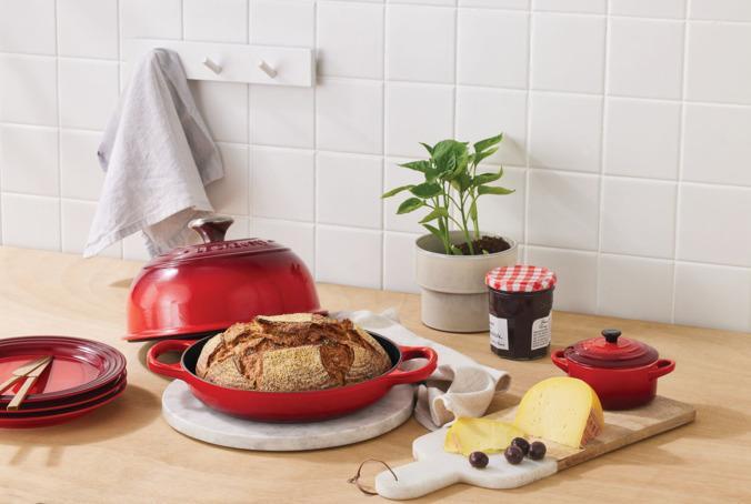 Produktbild Le Creuset Bräter für Brot 24cm kirschrot (Bräter + Schmortopf, Gusseisen, 24 x 14 cm)