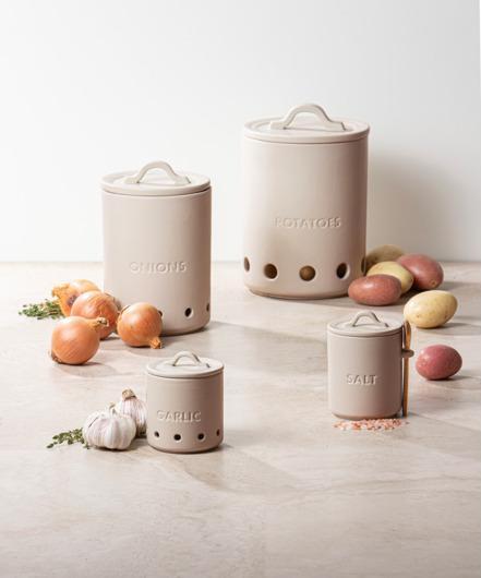 Actual product image Ladelle ESSENTIALS garlic pot