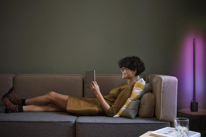 Produktbild Osram Smart Wifi Floor Corner Slim With Remote Control Black Slim RGB + Tw + Rc (280 lm)