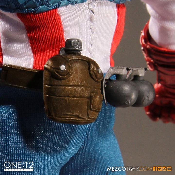 Actual product image Mezco Toys Marvel Universe: 1/12 Captain America