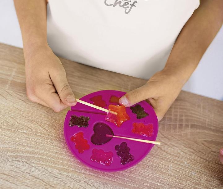 Actual product image Smoby Super Benny Kitchen of Delights with 32 accessories. Including Super Benny's apron, a recipe book