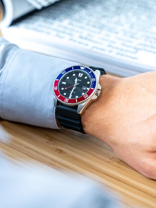 Actual product image Casio MDV-107-1A3VEF (Chronograph, 44 mm)