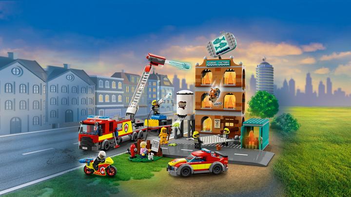 Actual product image LEGO Firefighting operation with firefighting team (60321, LEGO City)