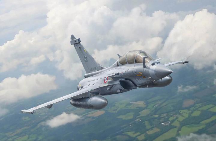 Actual product image Italeri 1:72 Rafale B