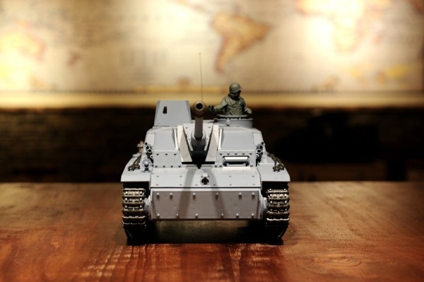 Produktbild Es-toys RC Panzer "Sturmgeschütz III" - Stug 3 Heng Long 1:16 Grau, Rauch&Sound, Metallgetriebe Und 2,4Ghz (RTR Ready-to-Run)