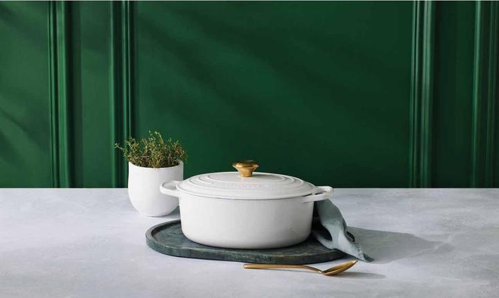 Produktbild Le Creuset Cocotte oval Evo 27 cm white with gold handle (Bräter + Schmortopf, Gusseisen)