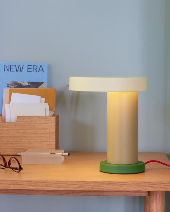 Actual product image Hübsch Magic table lamp Green/Olive (800 lm)