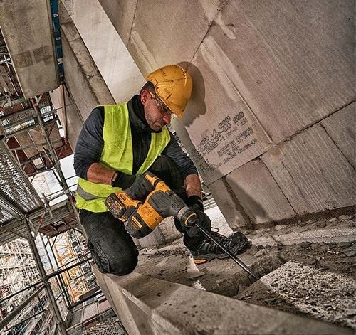 Image du produit DeWalt Marteau perforateur sans fil 54V XR FlexVolt DCH 333 NT (Fonctionnement sur batterie)
