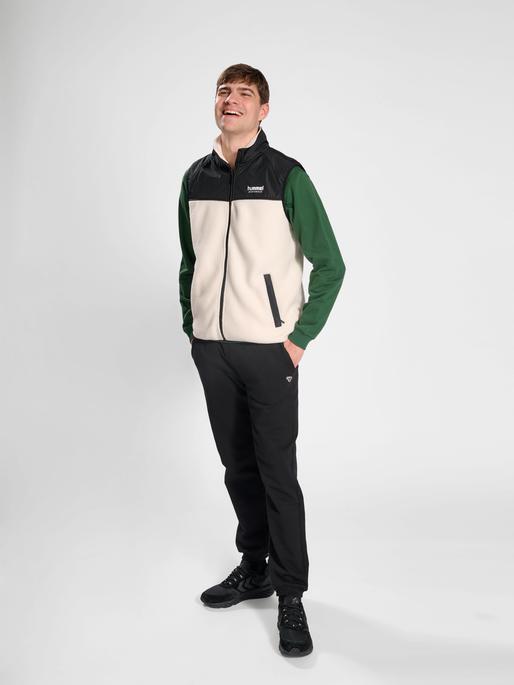 Actual product image hummel Hmllgc Theo Fleece Waistcoat (XL)