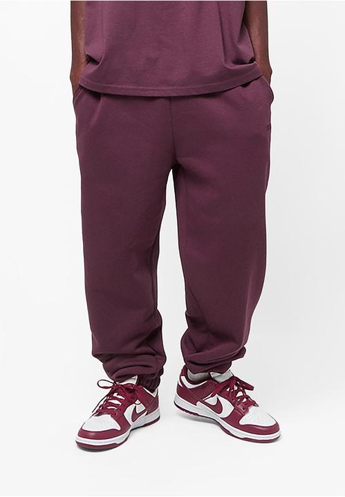 Actual product image Snipes Small Logo Essential Oversized Jogginghose - 199201 (S)