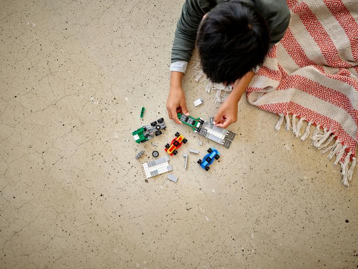 Produktbild LEGO Rennwagentransporter (31113, LEGO Creator 3-in-1)