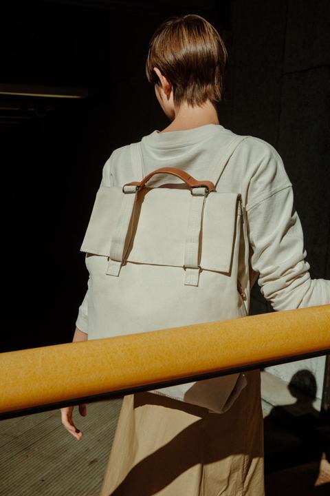 Immagine prodotto Qwstion Flap Tote Medium – Natural White - Natural White