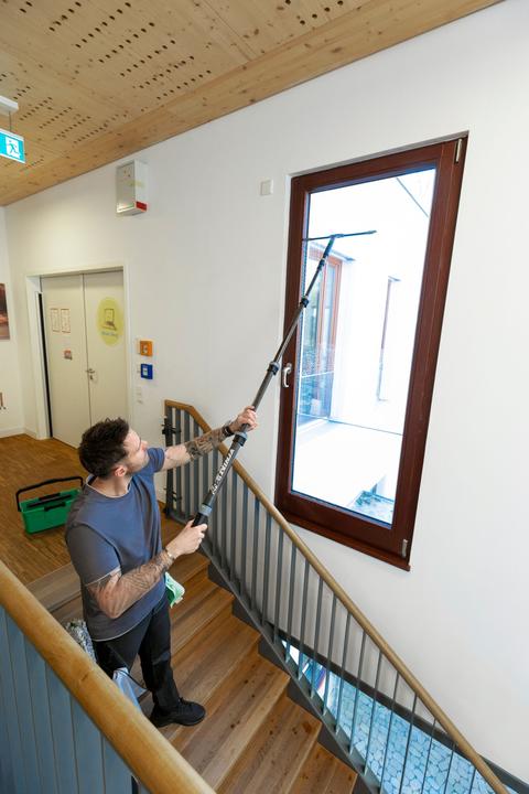 Produktbild Unger Carbon Teleskopstange Ninja (5,50 m, 4-teilig, kompakt, Fensterreinigung) (1 Stk.)
