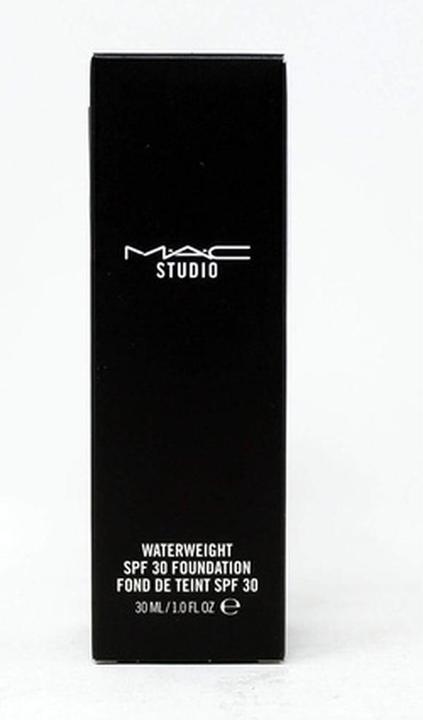 Actual product image MAC Cosmetics Studio Waterweight Foundation (No. NC20)